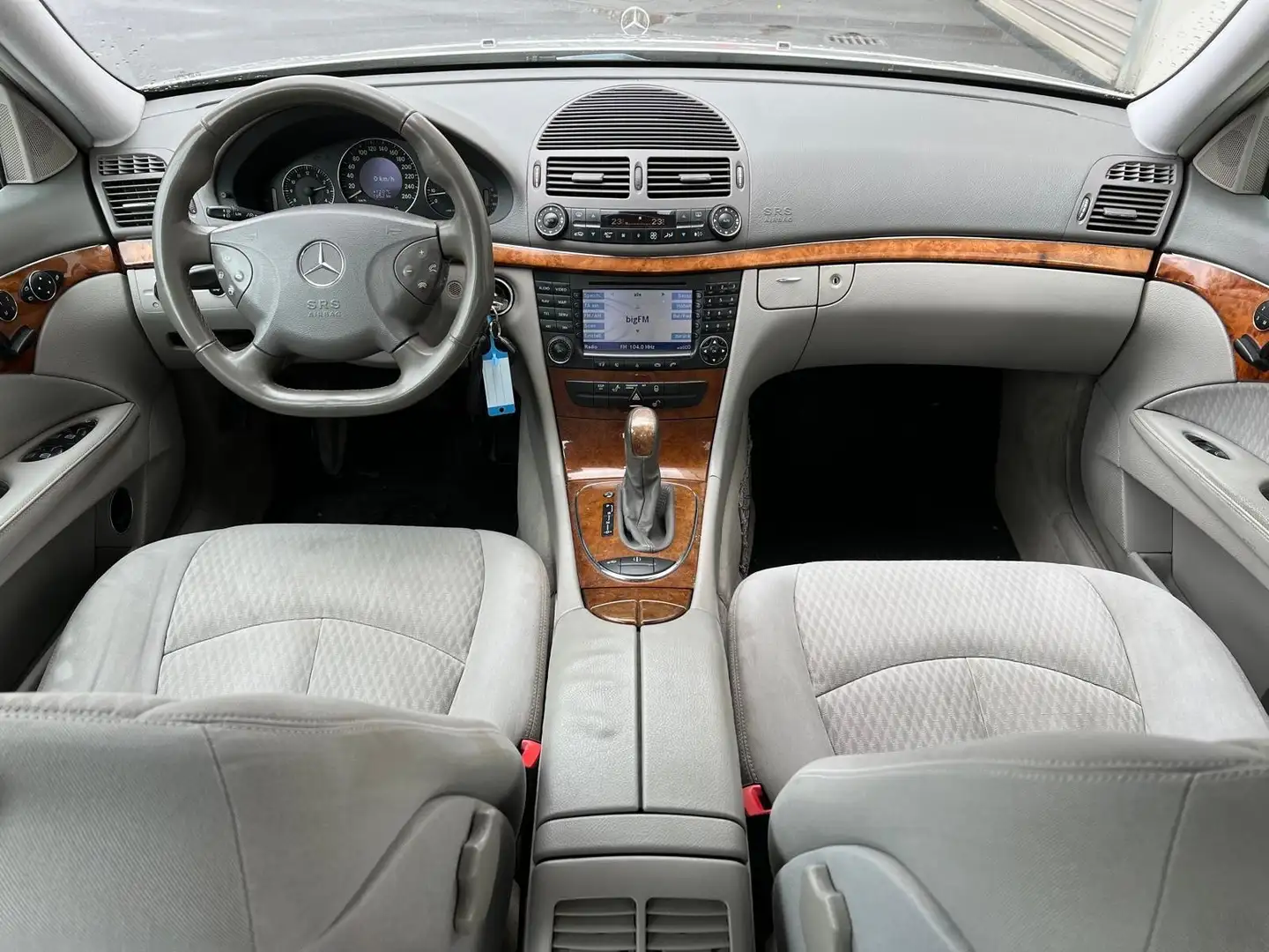Mercedes-Benz E 500 Elegance Stříbrná - 2