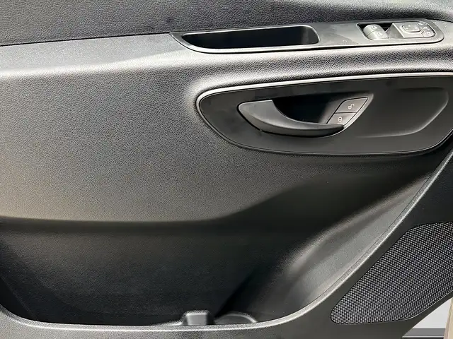 Mercedes-Benz Sprinter view 13