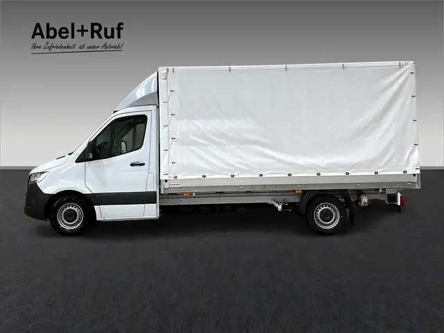 Mercedes-Benz Sprinter view 4