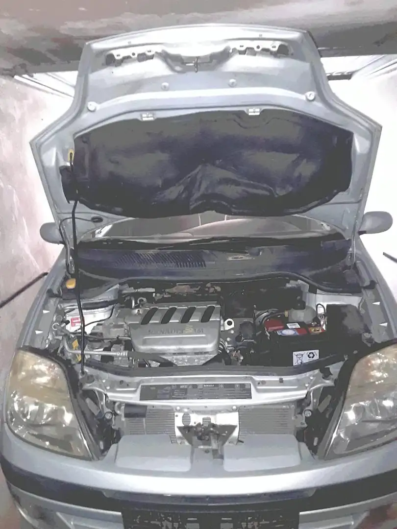 Renault Scenic Scenic 1.6 Authentique Серебристый - 1