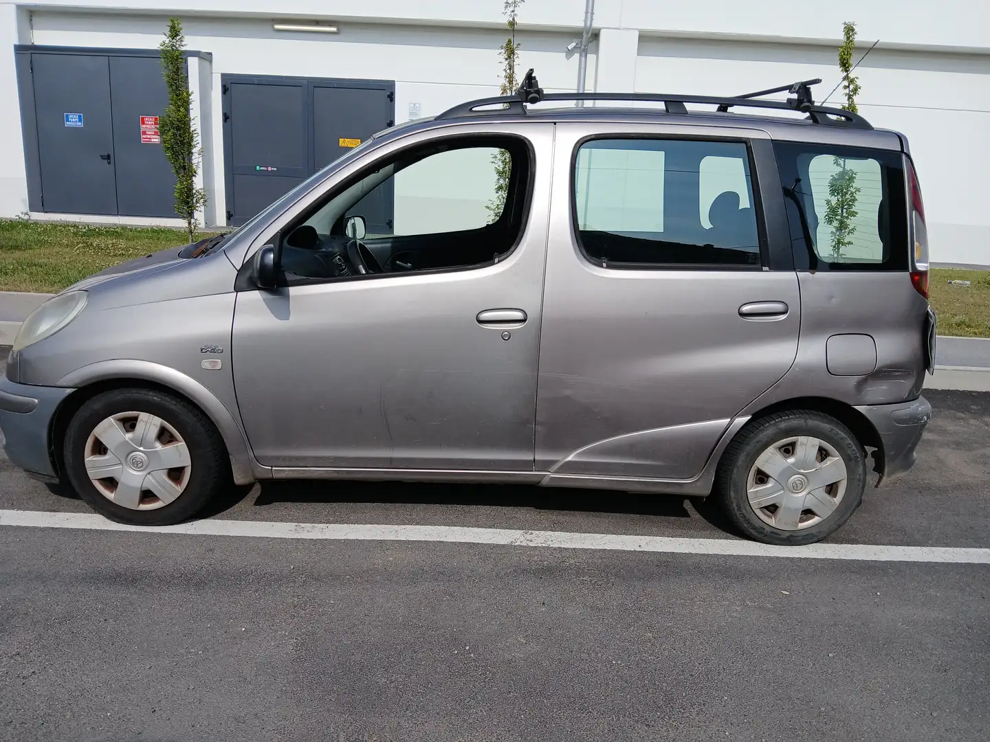Toyota Yaris Yaris Verso Verso 1.4 Grigio - 1