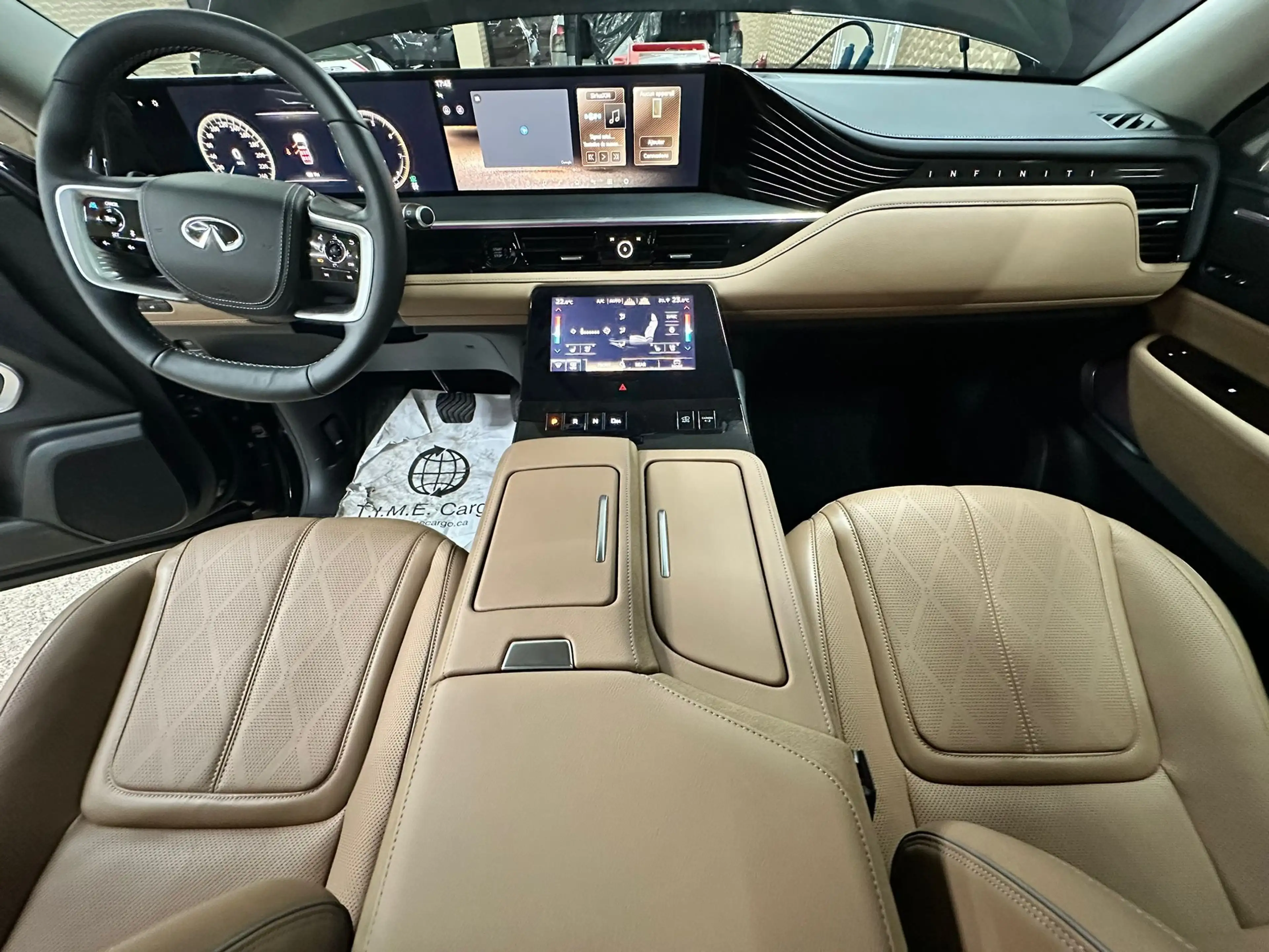 Infiniti QX80 — photo 15