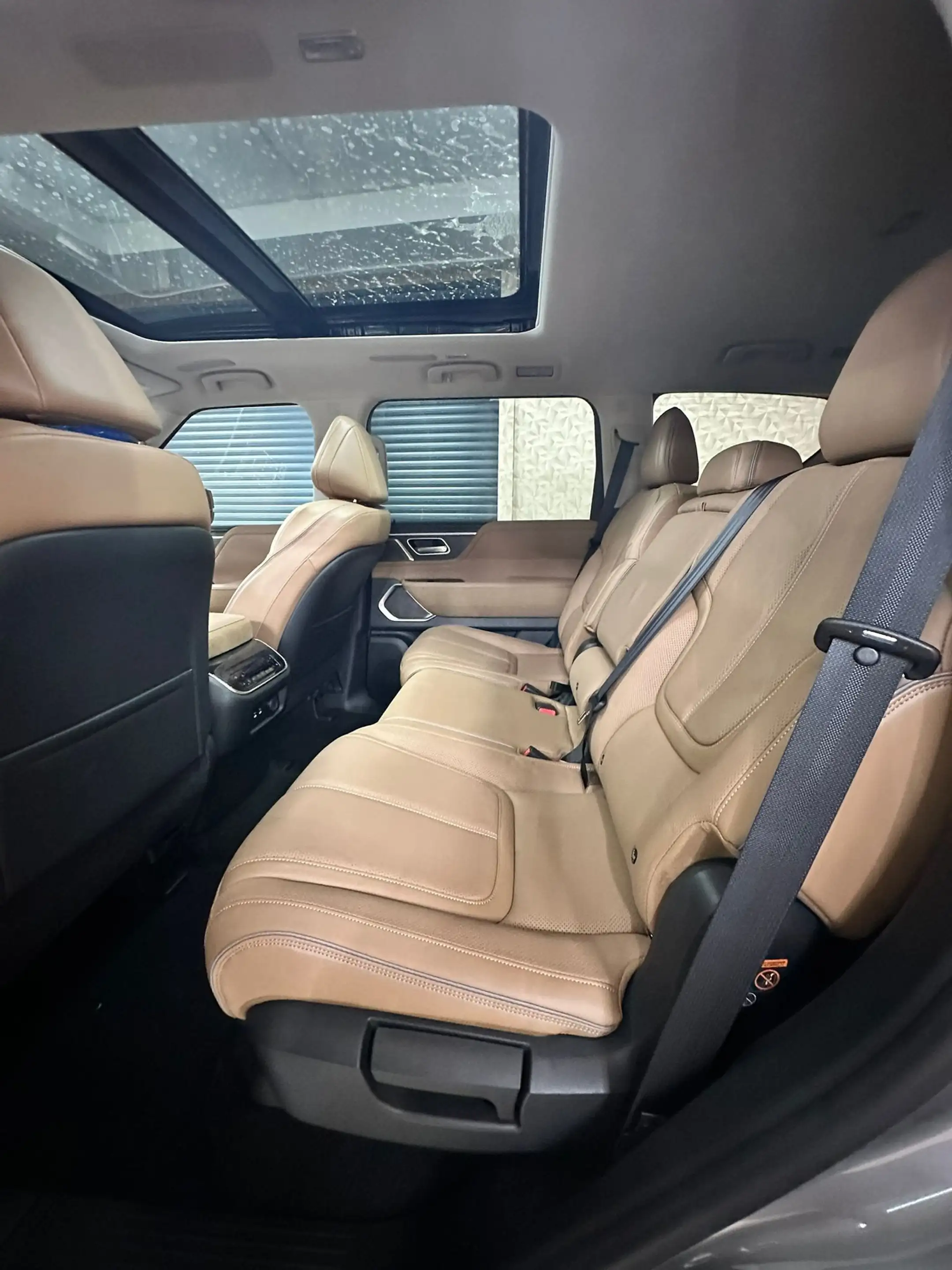 Infiniti QX80 — photo 4
