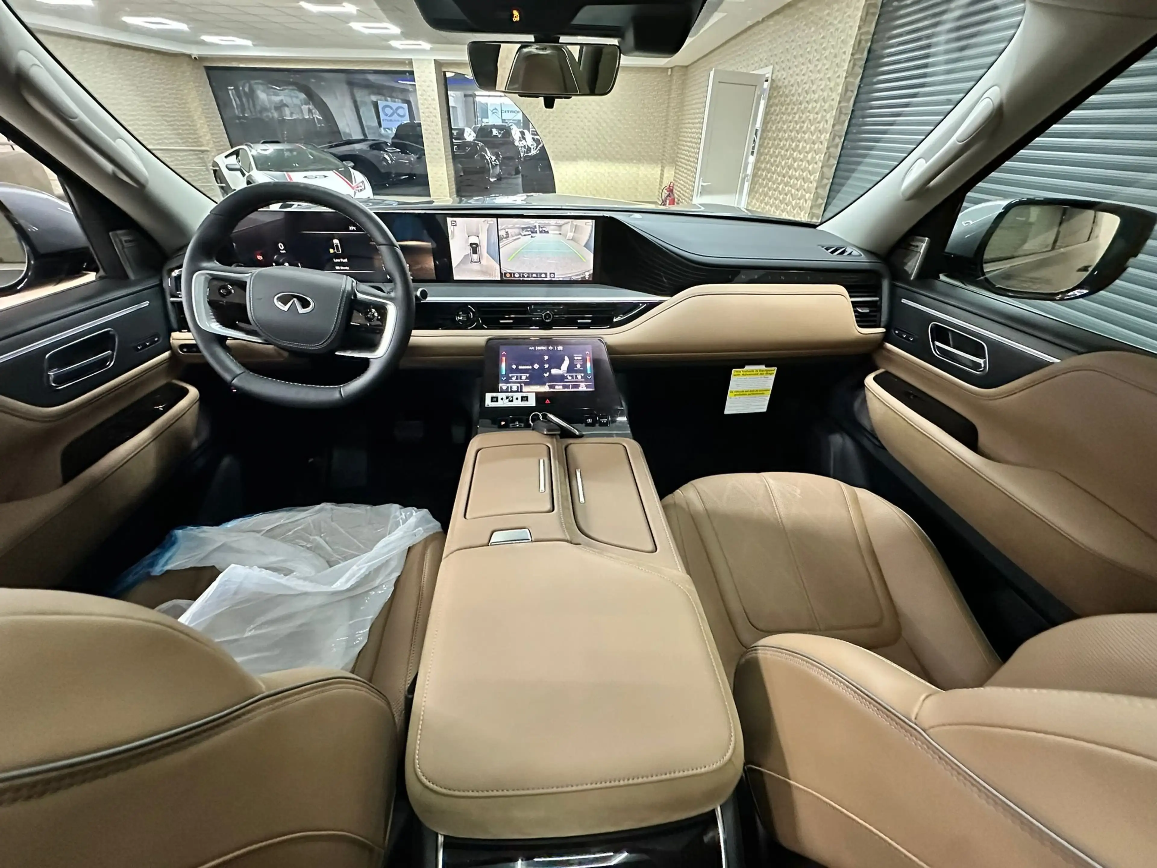 Infiniti QX80 — photo 6