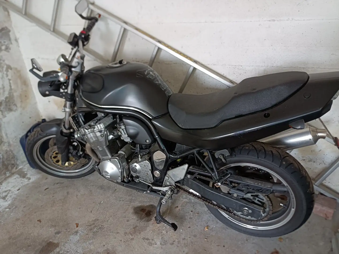 Suzuki Bandit 600 Schwarz - 2