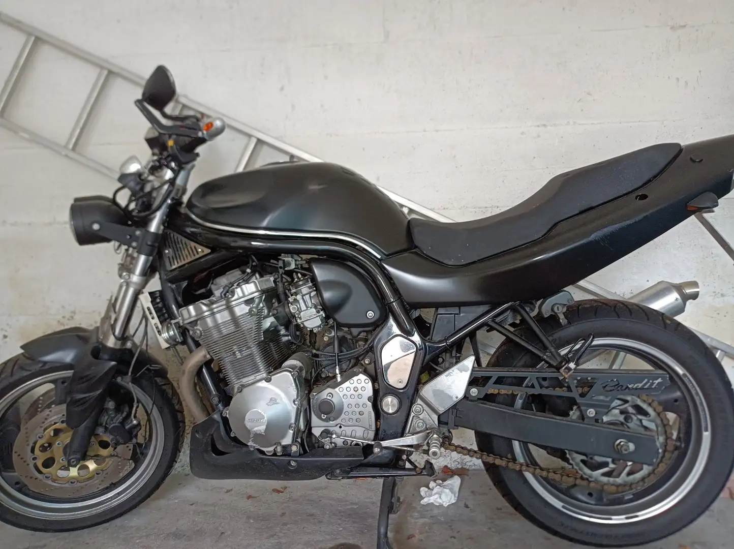 Suzuki Bandit 600 Schwarz - 1