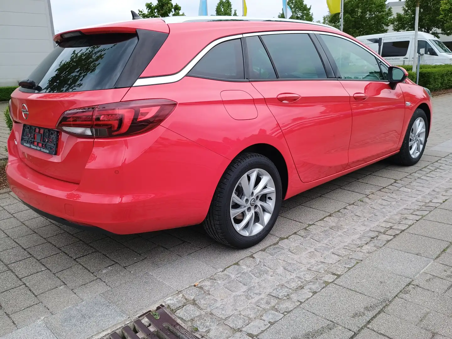 Opel Astra 1.2 Turbo 131 PS Sports Tourer Business Elegance Rot - 2