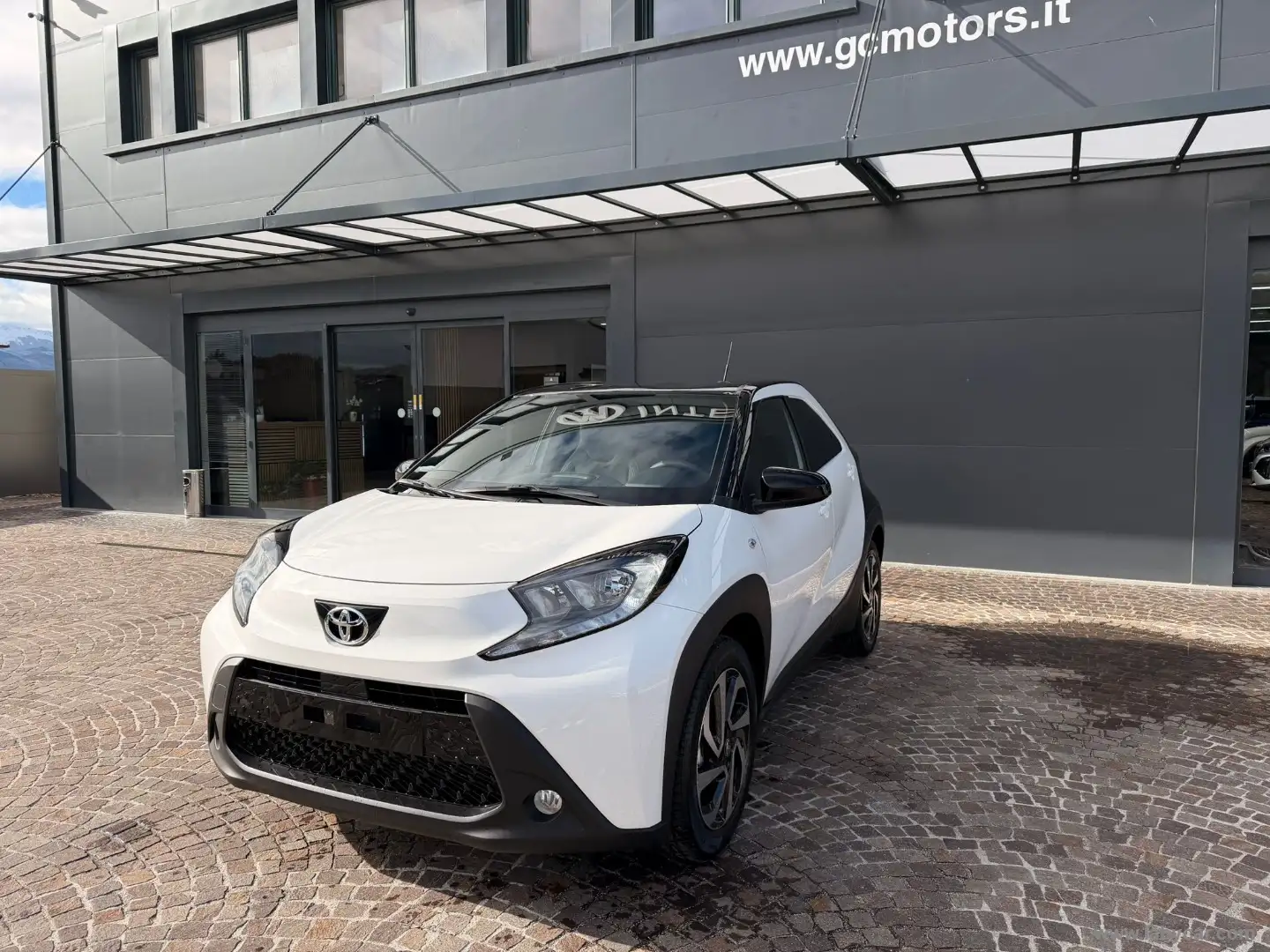Toyota Aygo X 1.0 VVT-i 72 CV 5p. Trend Bianco - 1