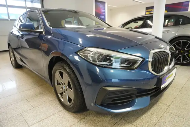 BMW 1 Series view 2