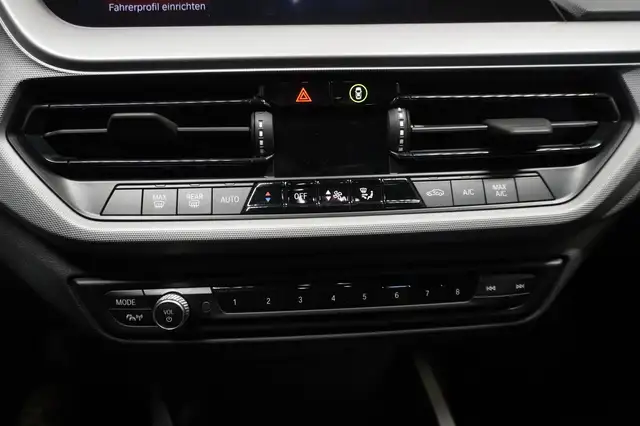 BMW 1 Series view 15