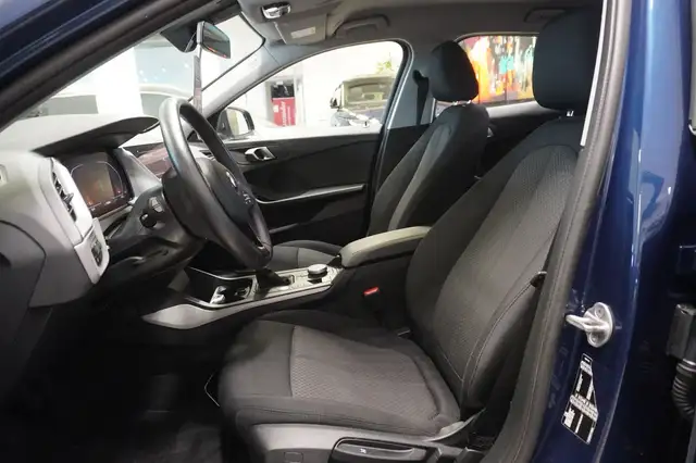 BMW 1 Series view 8