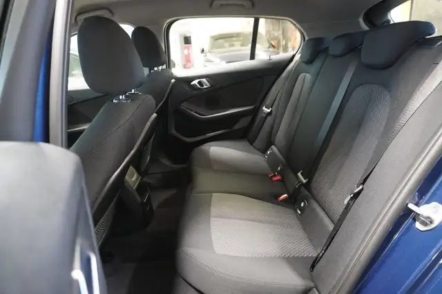 BMW 1 Series view 9