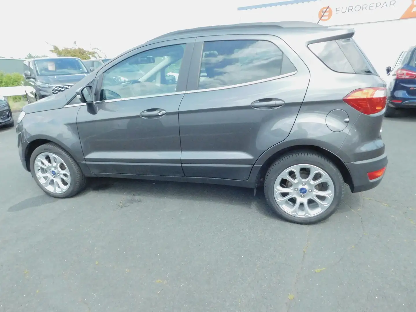 Ford EcoSport Titanium Grau - 2