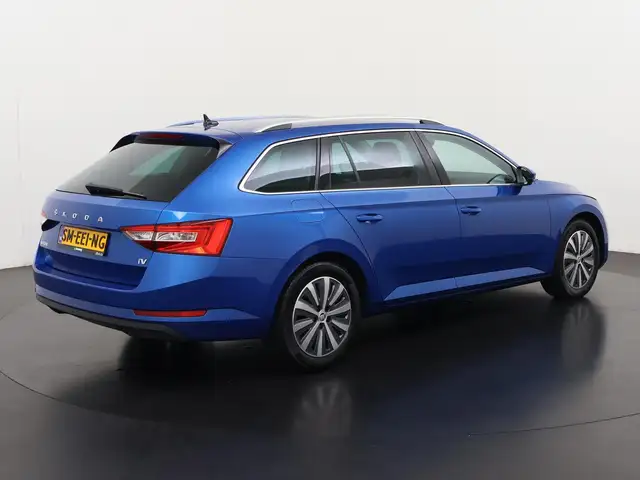 Skoda Superb view 6