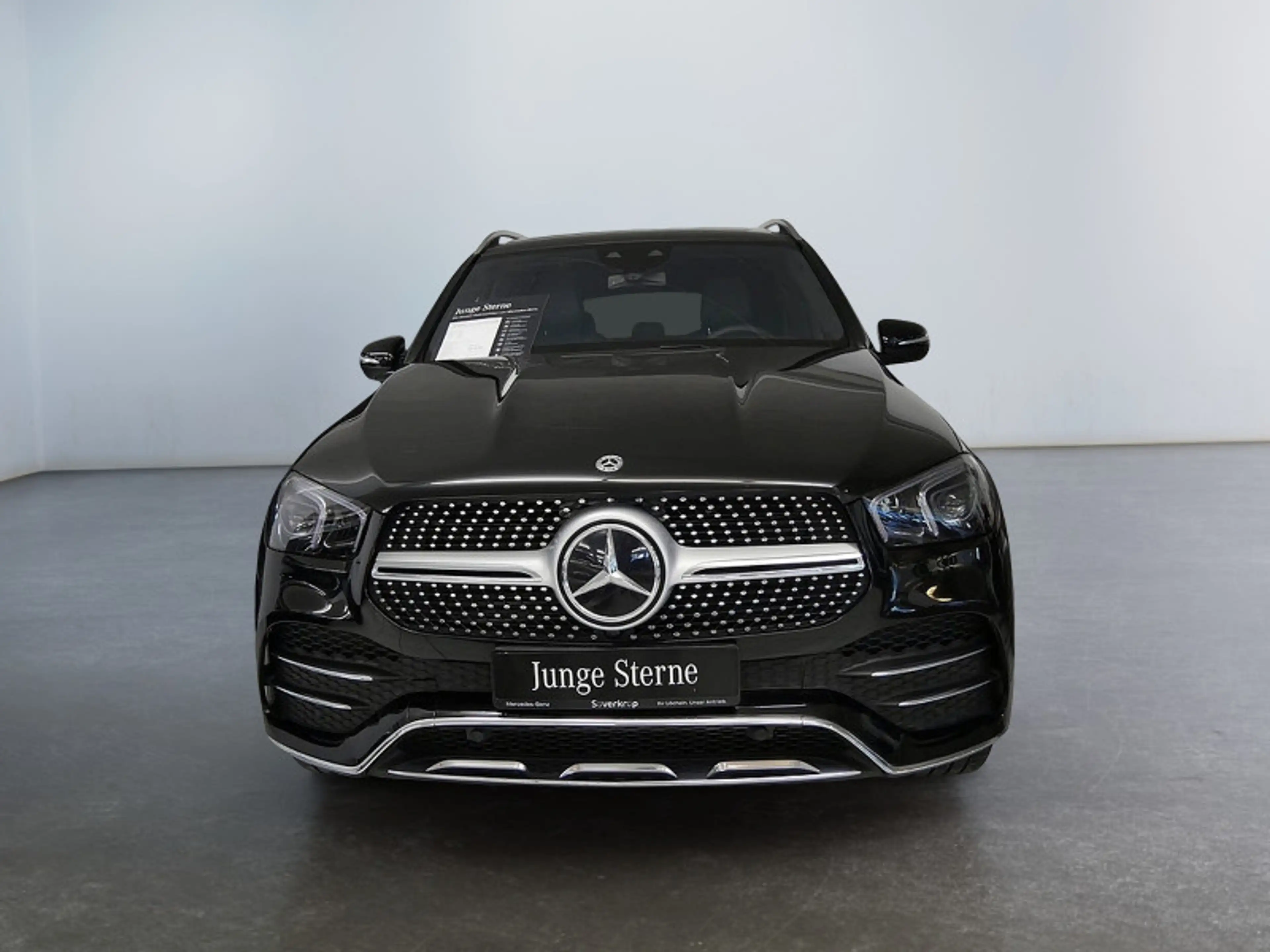 Mercedes-Benz GLE 300 d 4M AMG WIDE KAMERA PANO SPUR PDC SHD — photo 4