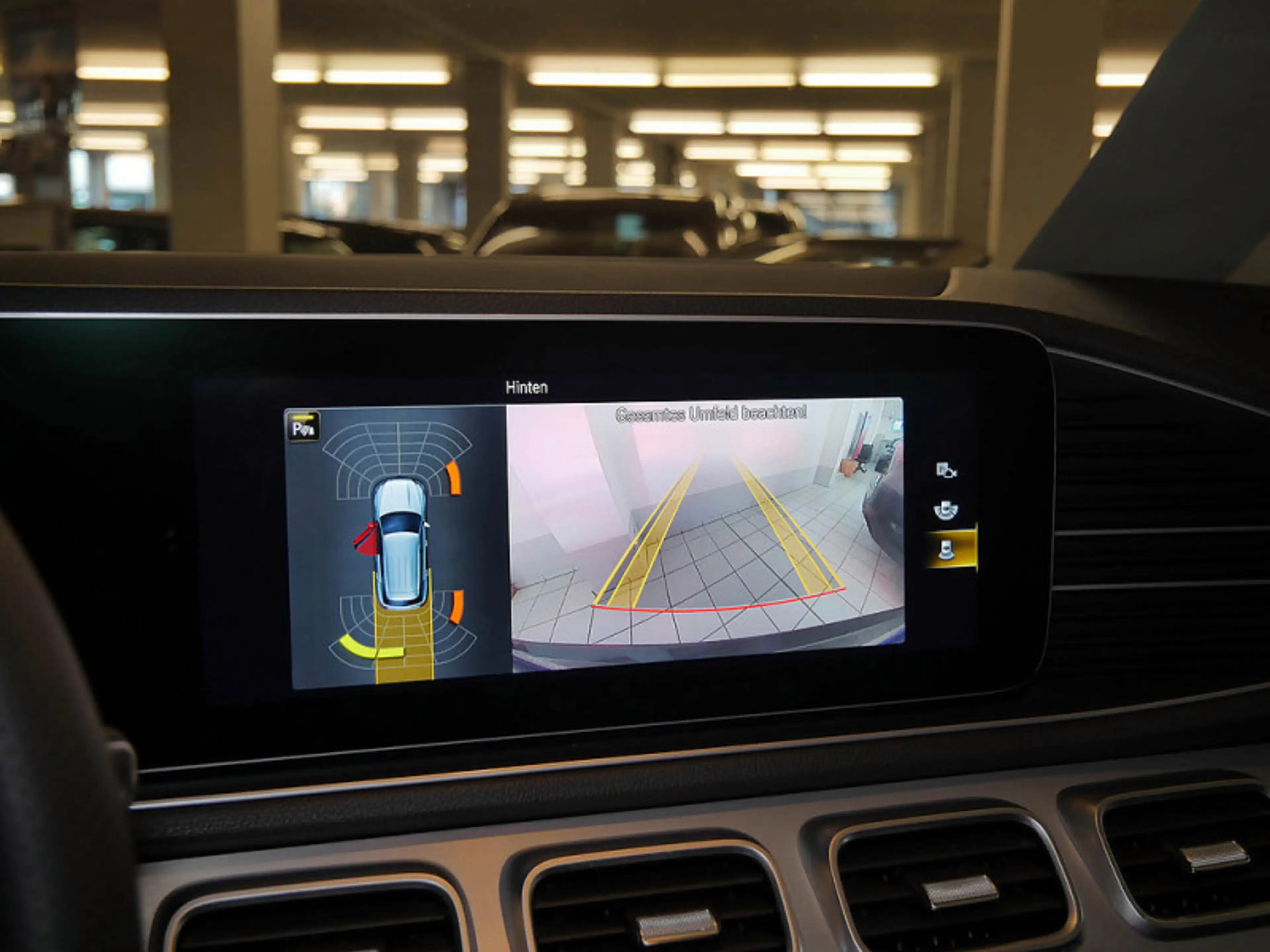 Mercedes-Benz GLE 300 d 4M AMG WIDE KAMERA PANO SPUR PDC SHD — photo 14