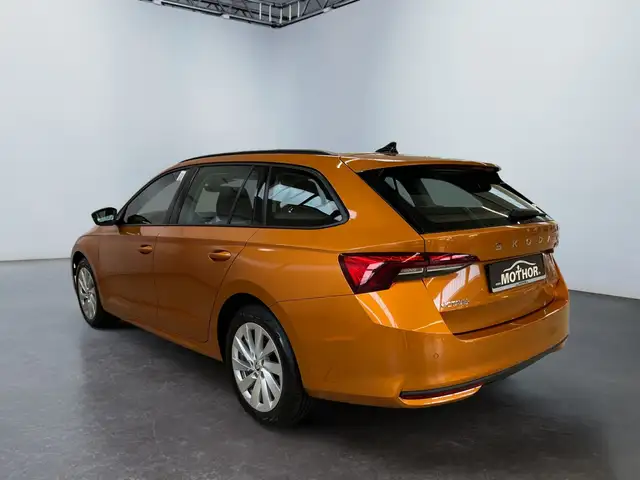 Skoda Octavia view 4
