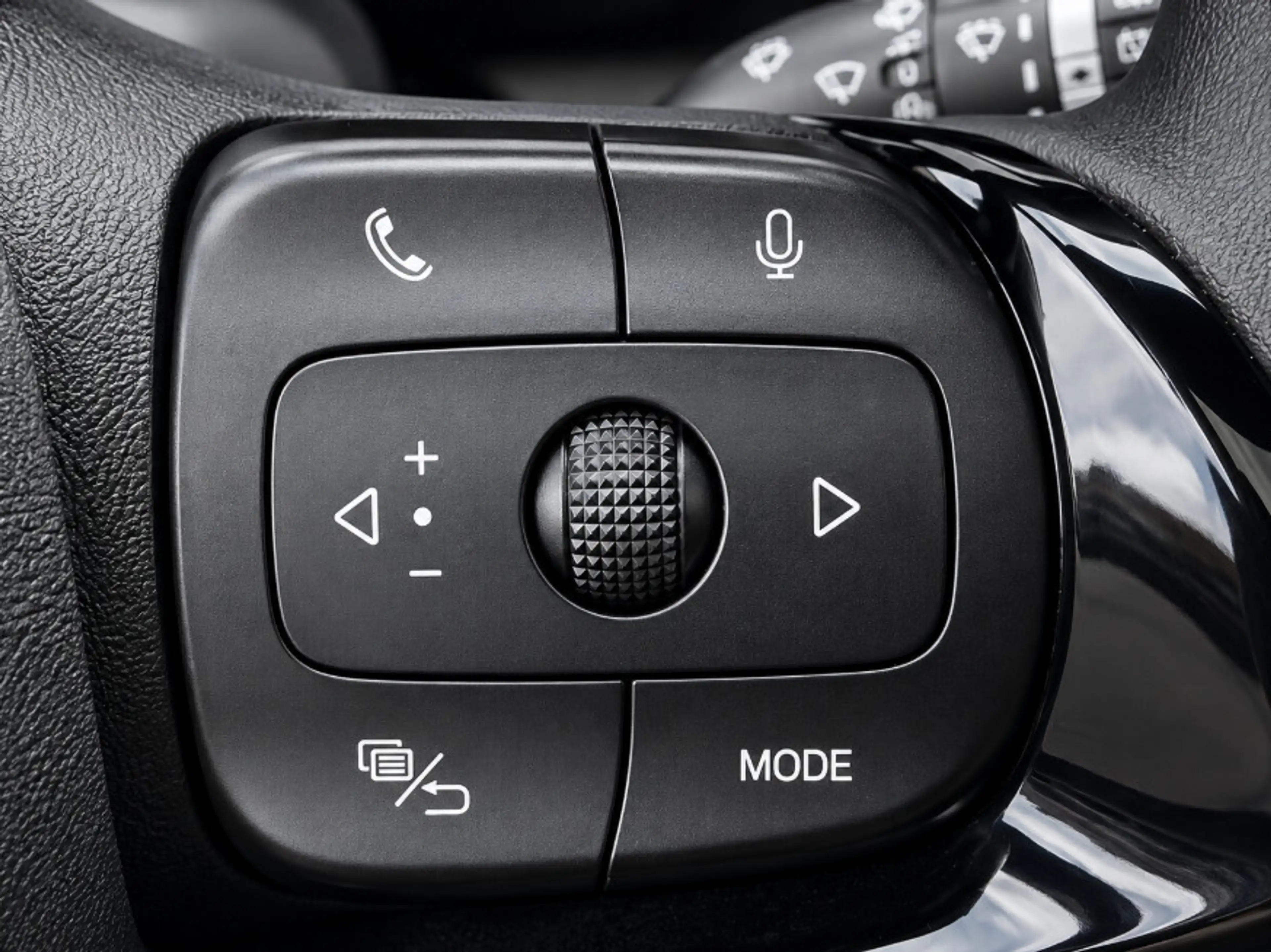 BYD Dolphin Design 60.4 kWh SOH 94,9% / NL Auto / Dealer OH / — photo 31