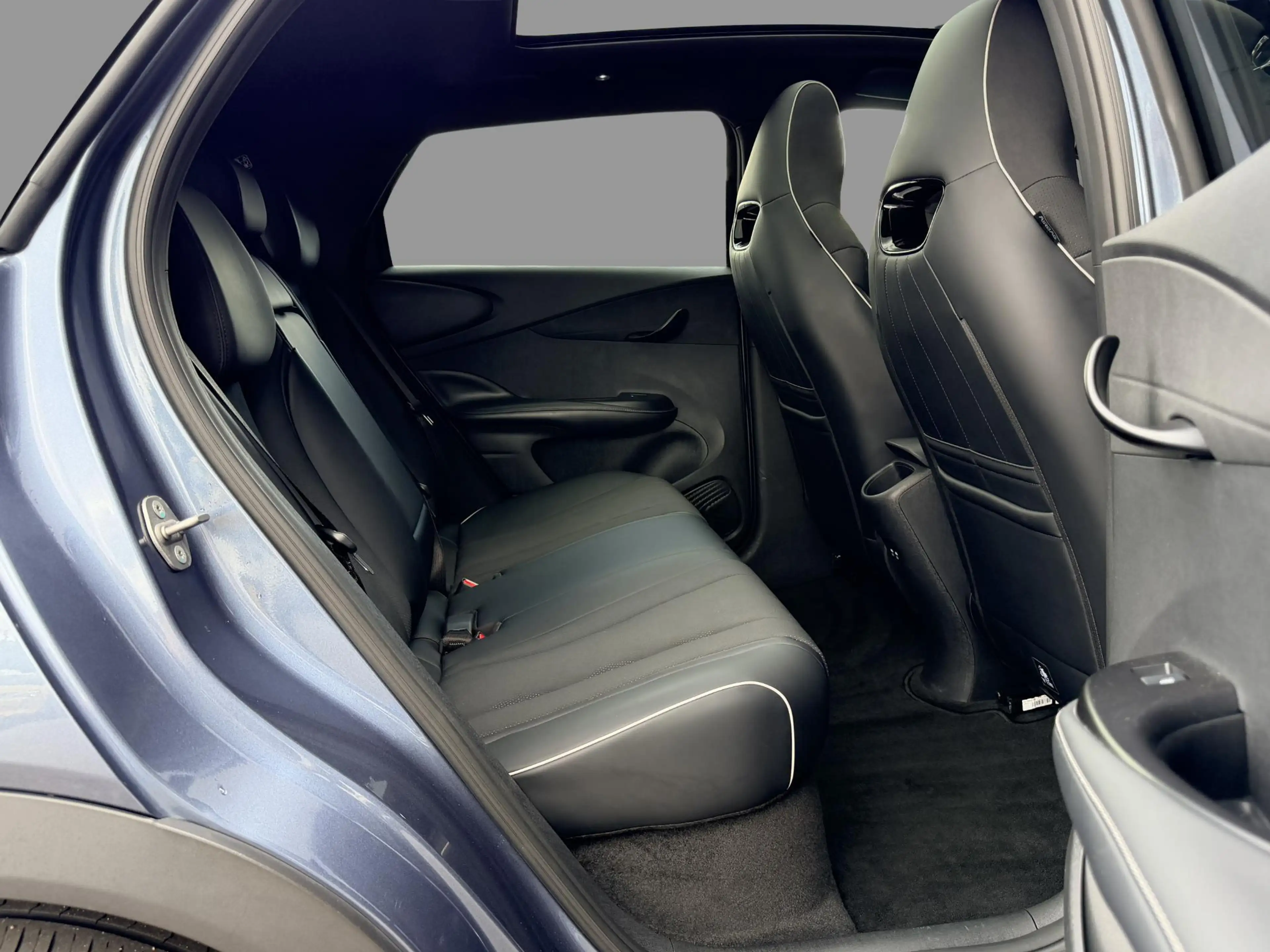 BYD Dolphin Design 60.4 kWh SOH 94,9% / NL Auto / Dealer OH / — photo 8