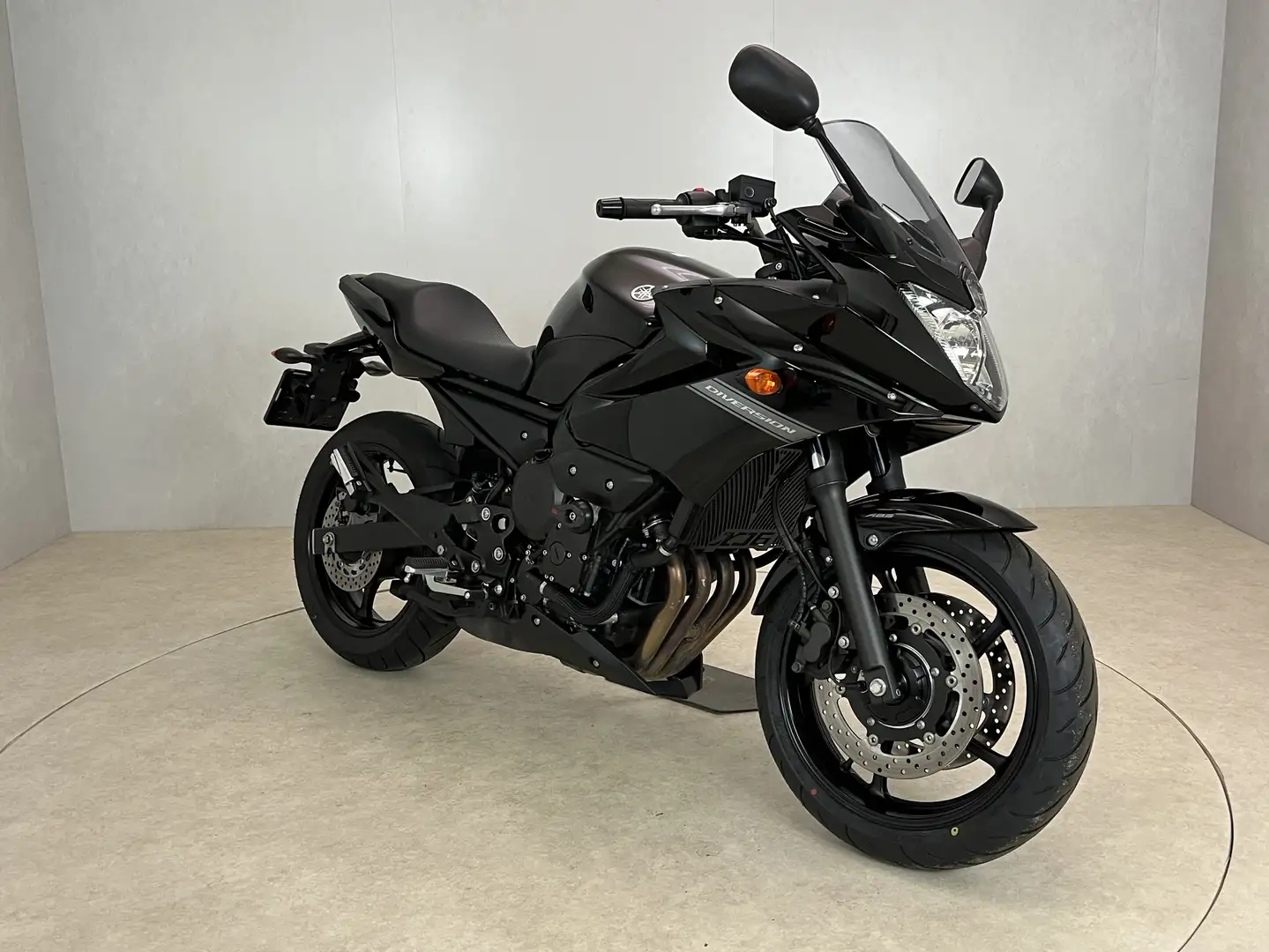 Yamaha XJ 6 DIVERSION F ABS Schwarz - 2