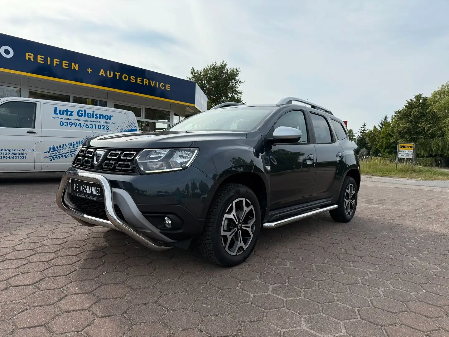 Dacia Duster II Adventure Vollleder AHK Standheizung Grau - 1