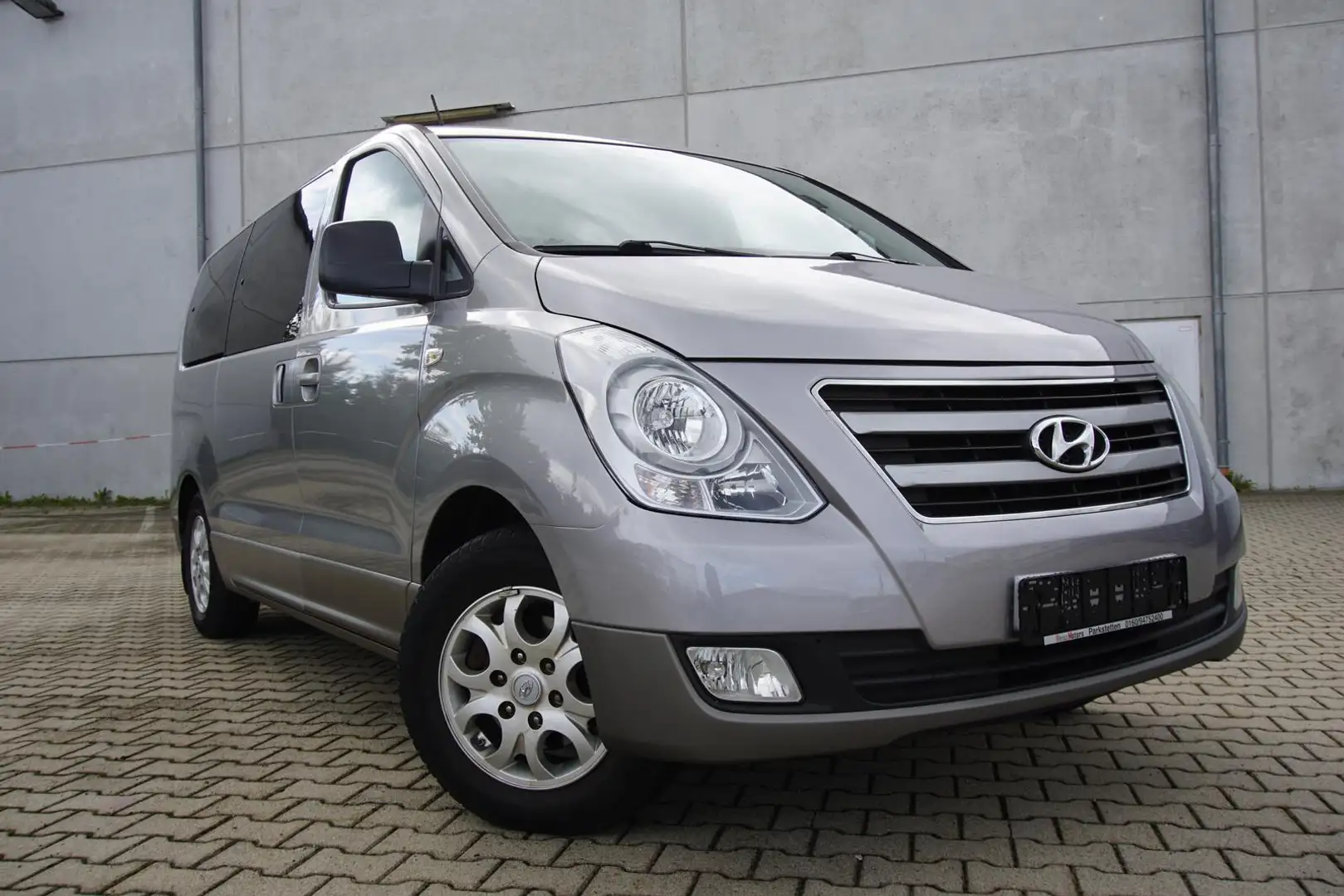 Hyundai H-1 Grand Starex 2.5CRDi AHK PDC 8-Sitzer 1Hd. Grijs - 1