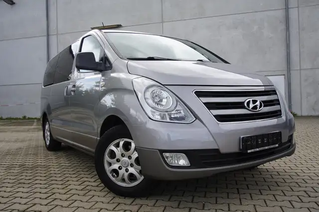 Hyundai H-1 Grand Starex 2.5CRDi AHK PDC 8-Sitzer 1Hd.