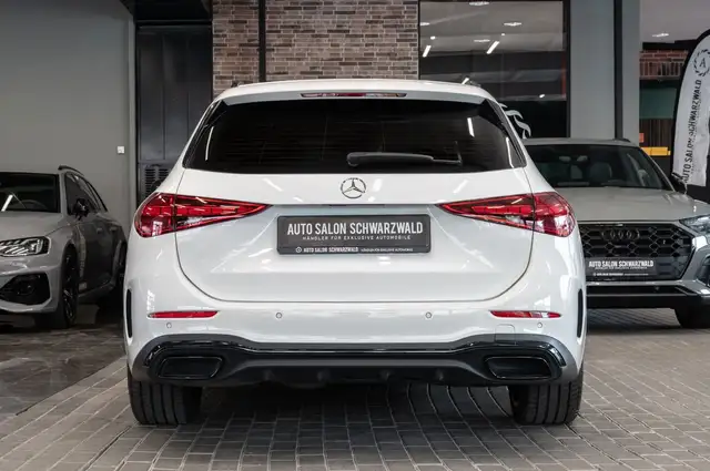 Mercedes-Benz C-Class view 9