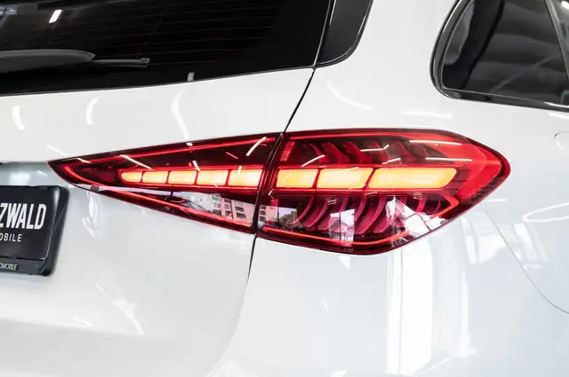 Mercedes-Benz C-Class view 8
