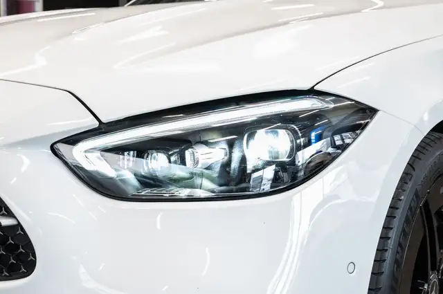 Mercedes-Benz C-Class view 4