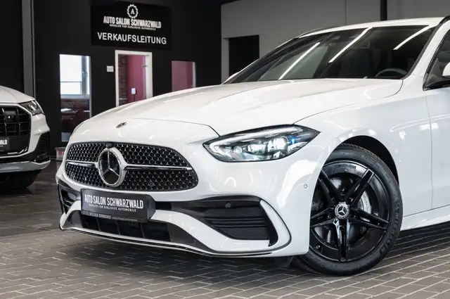 Mercedes-Benz C-Class view 3