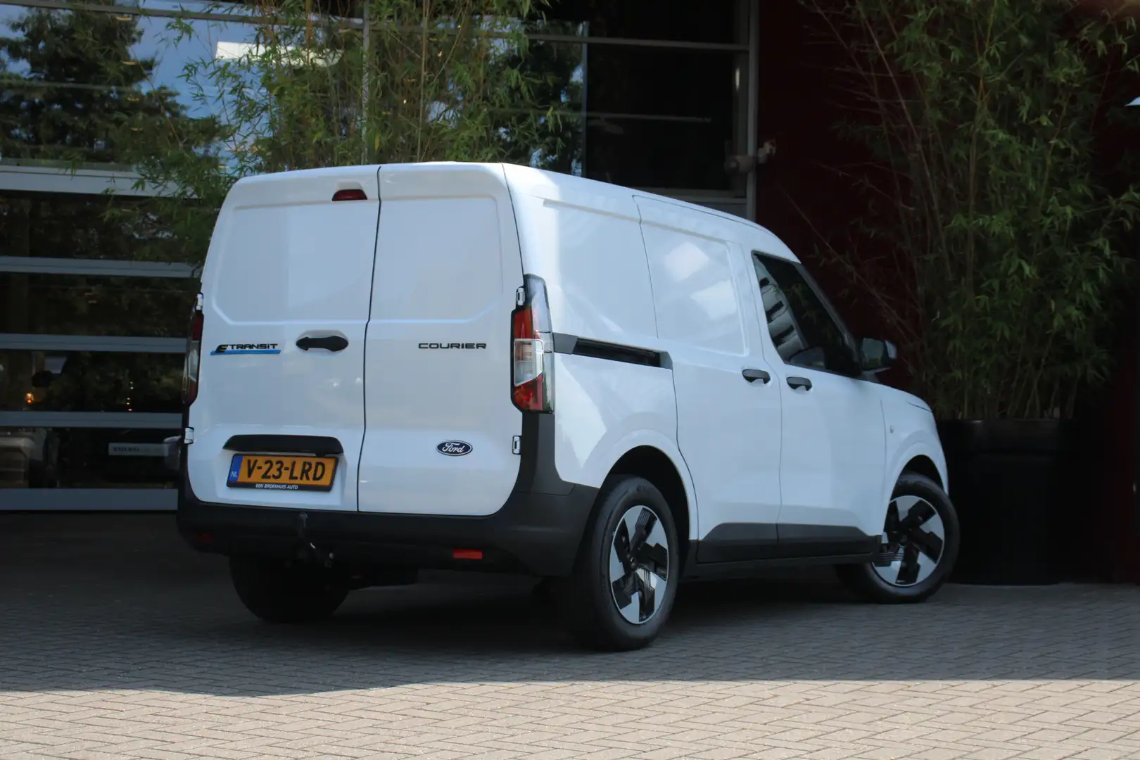 Ford Transit Courier E-Transit Trend 44 kWh | Trekhaak | Camera | Adapt Wit - 2