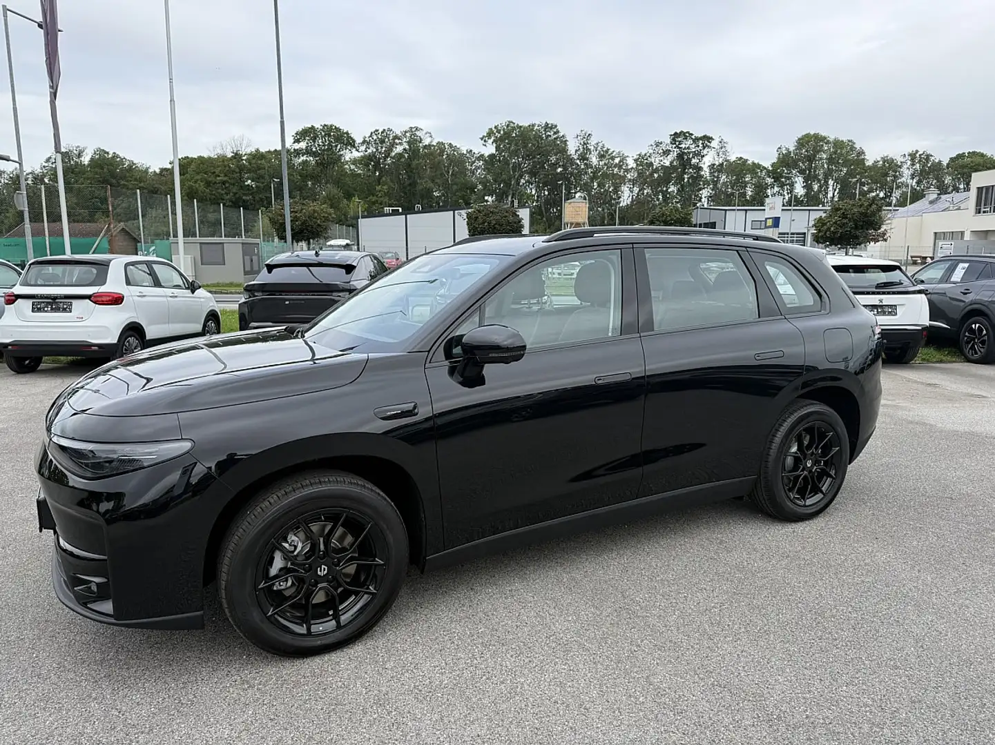 Leapmotor C10 REEV 28,4kWh AKTIONSPREIS Schwarz - 2