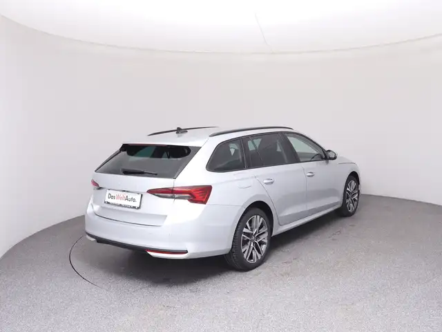 Skoda Octavia view 4