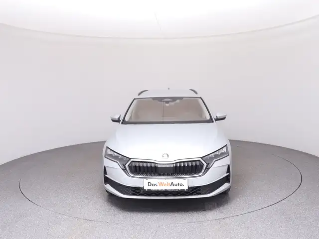 Skoda Octavia view 3