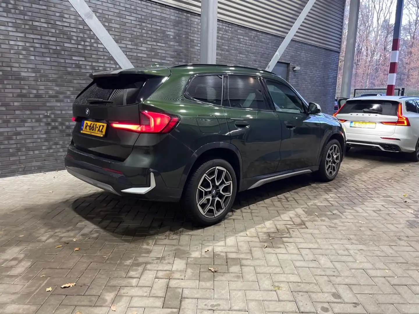 BMW X1 sDrive18i | Leder | Getint Glas | Camera | 19 Inch Grün - 2