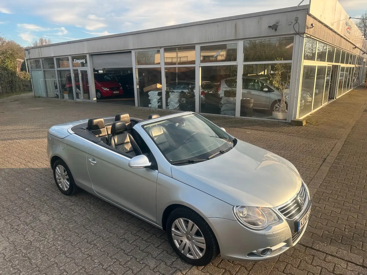Volkswagen Eos 2.0 TDI*CABRIO*NAVI+DVD*VOLLEDER*SPORT SITZE Stříbrná - 1