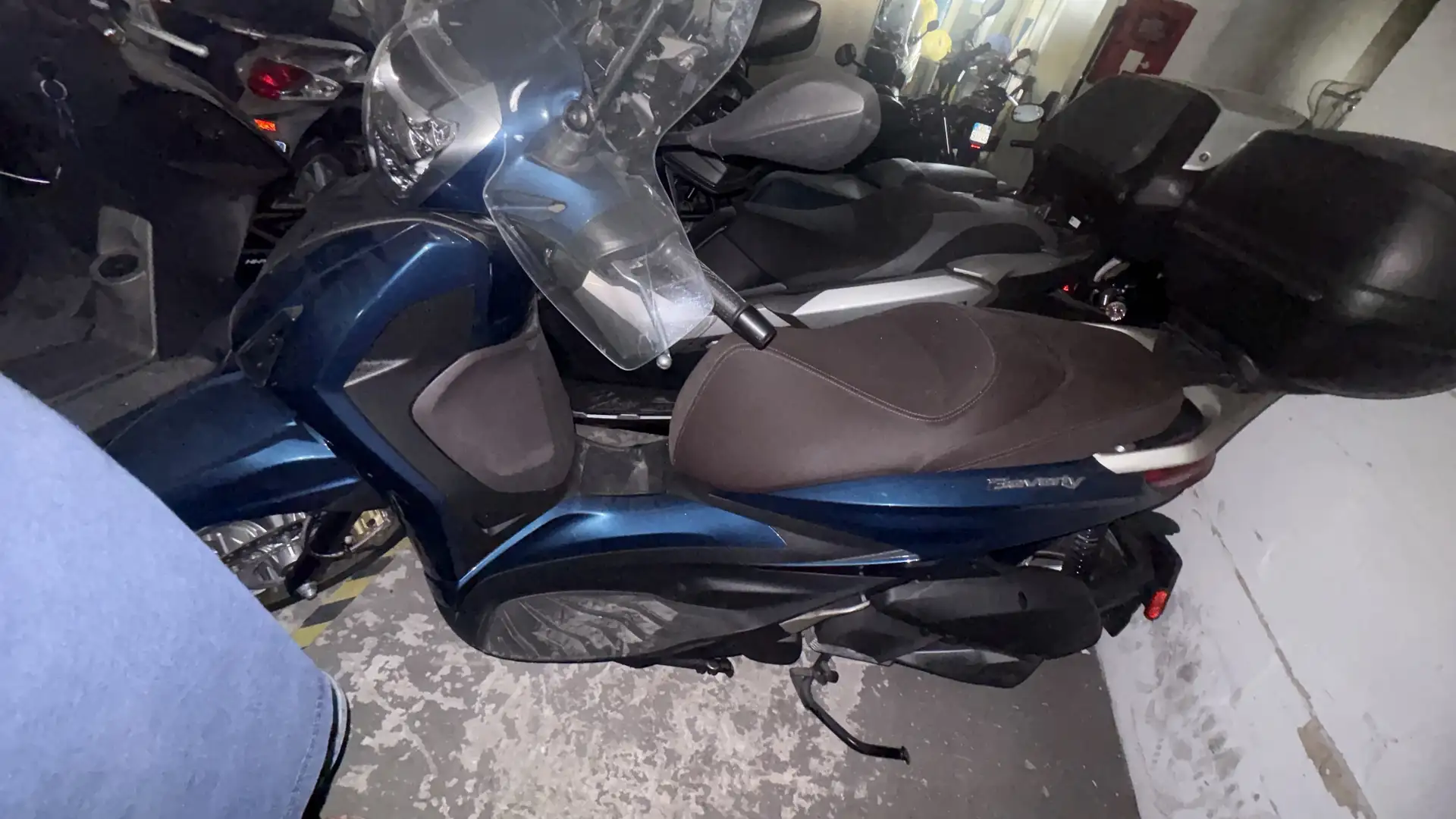 Piaggio Beverly 300 Niebieski - 2