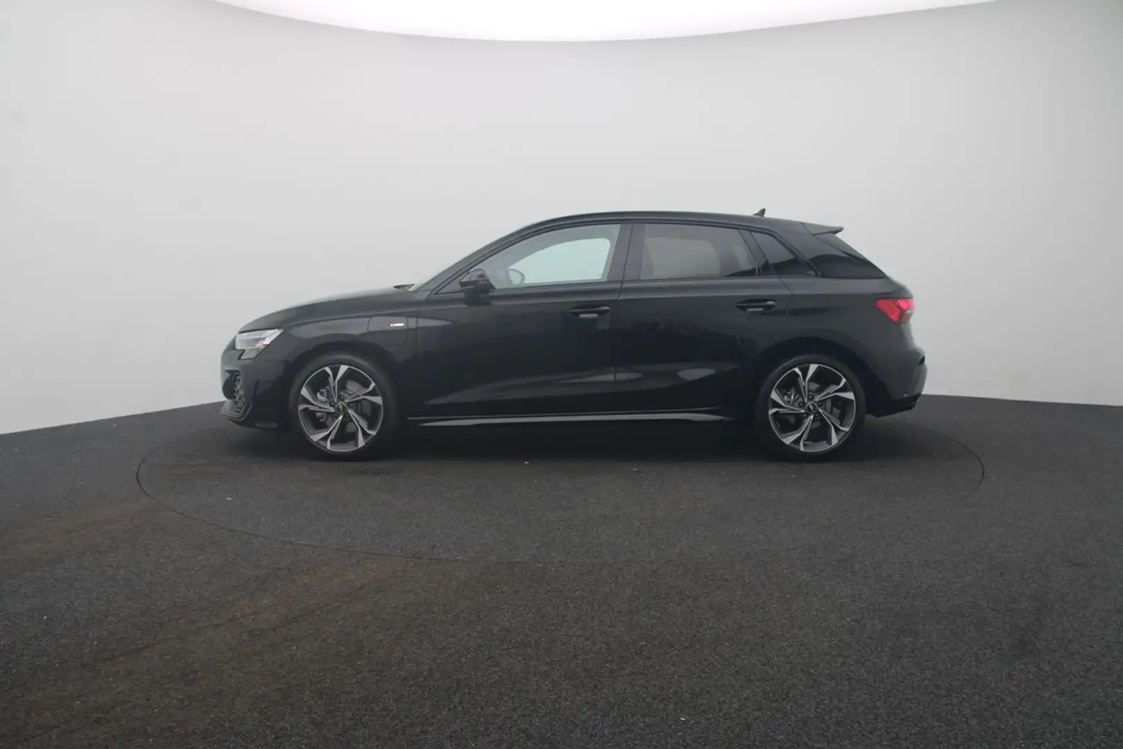 Audi A3 Sportback 40 TFSI e S line LED Navi ACC Negru - 2