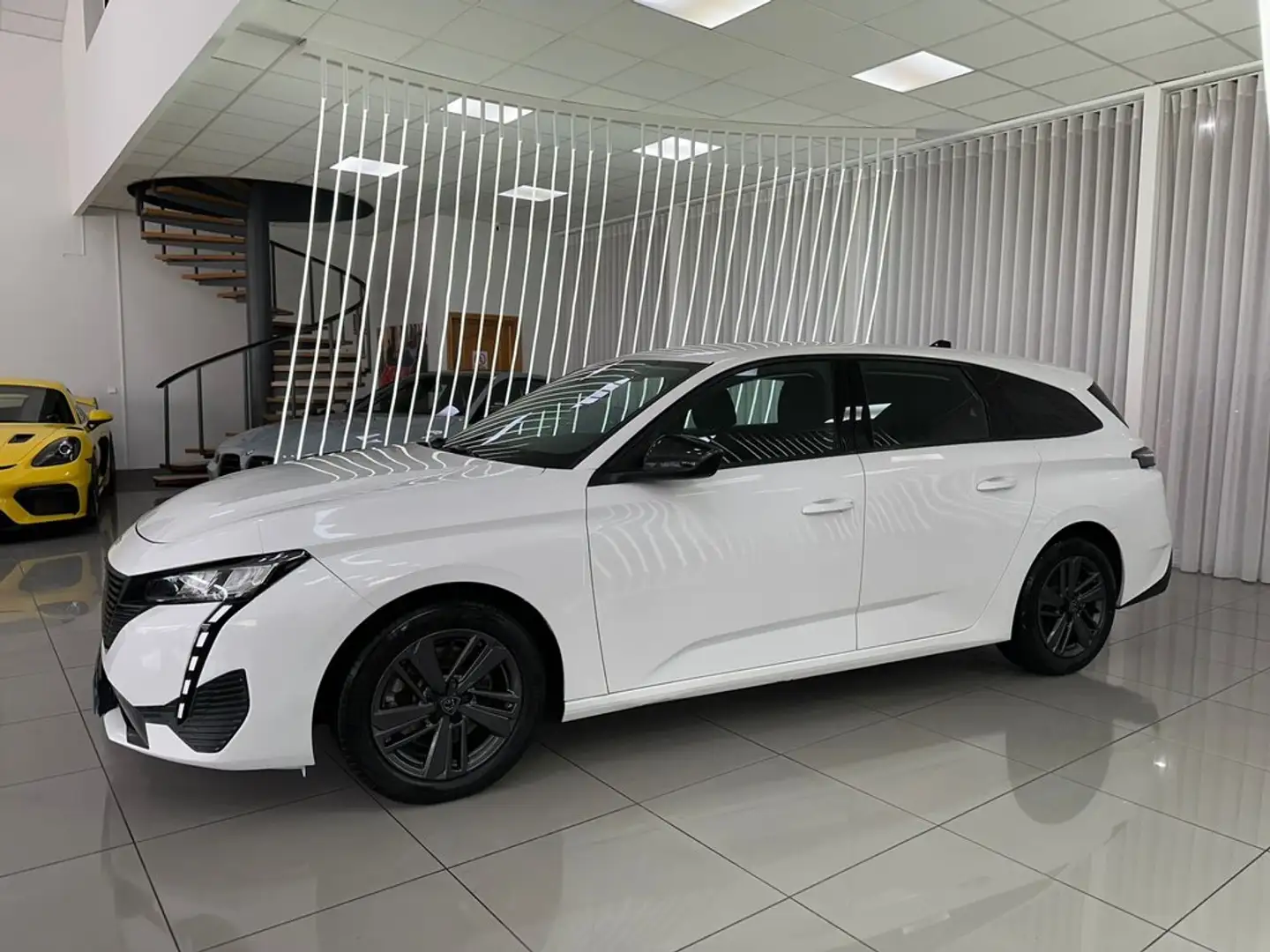 Peugeot 308 SW 1.5 BlueHDi S&S Active Pack 130 Blanco - 2