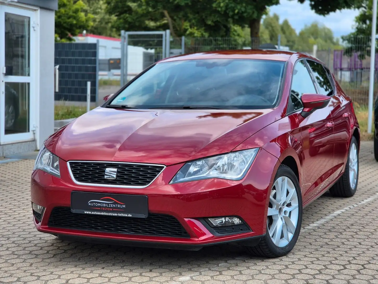 SEAT Leon 1.2 TSI Style 1. Hand Klimaautom. Allwetter Rot - 1