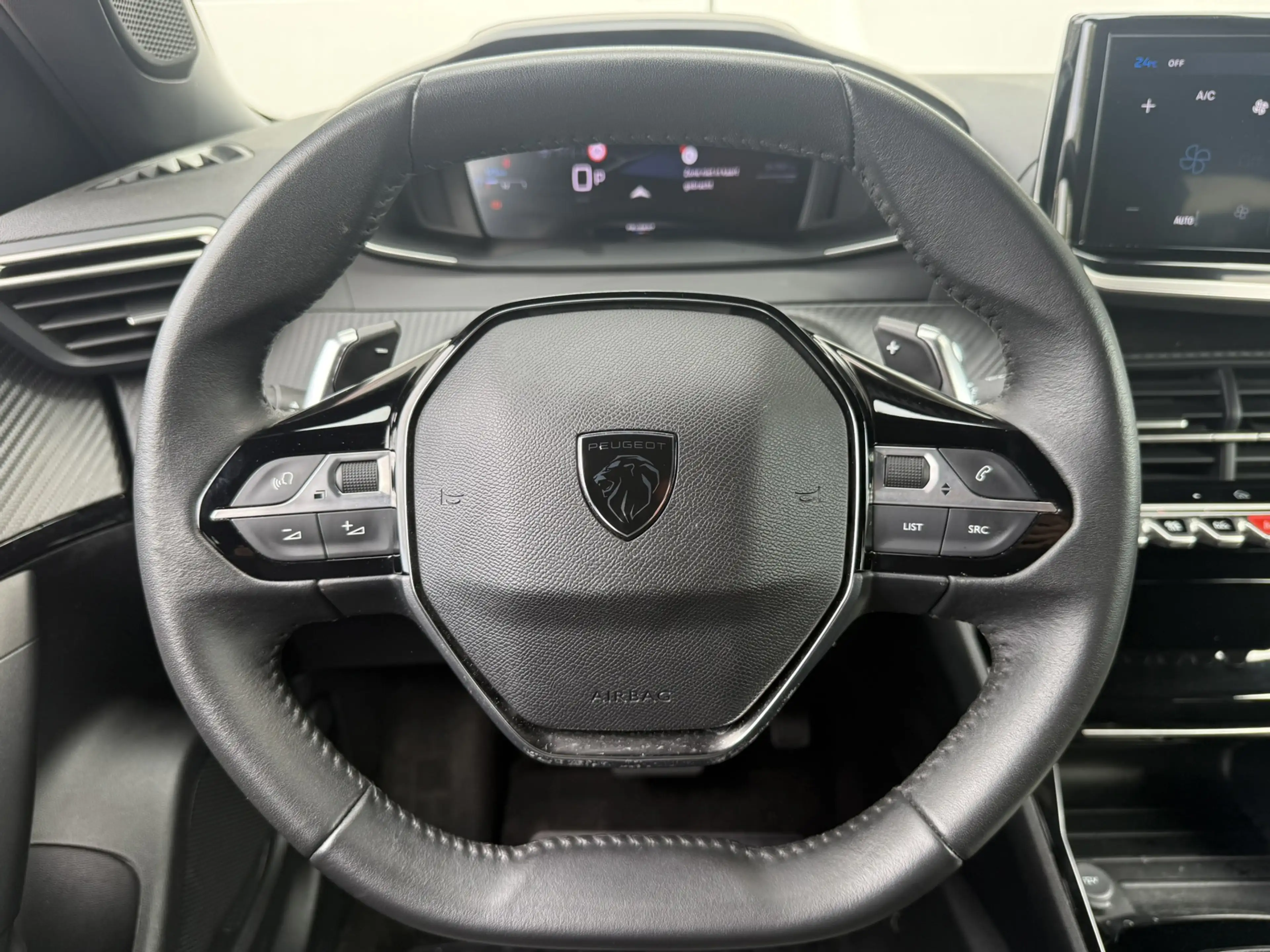 Peugeot 2008 1.2 Hybrid 136 Allure — photo 12