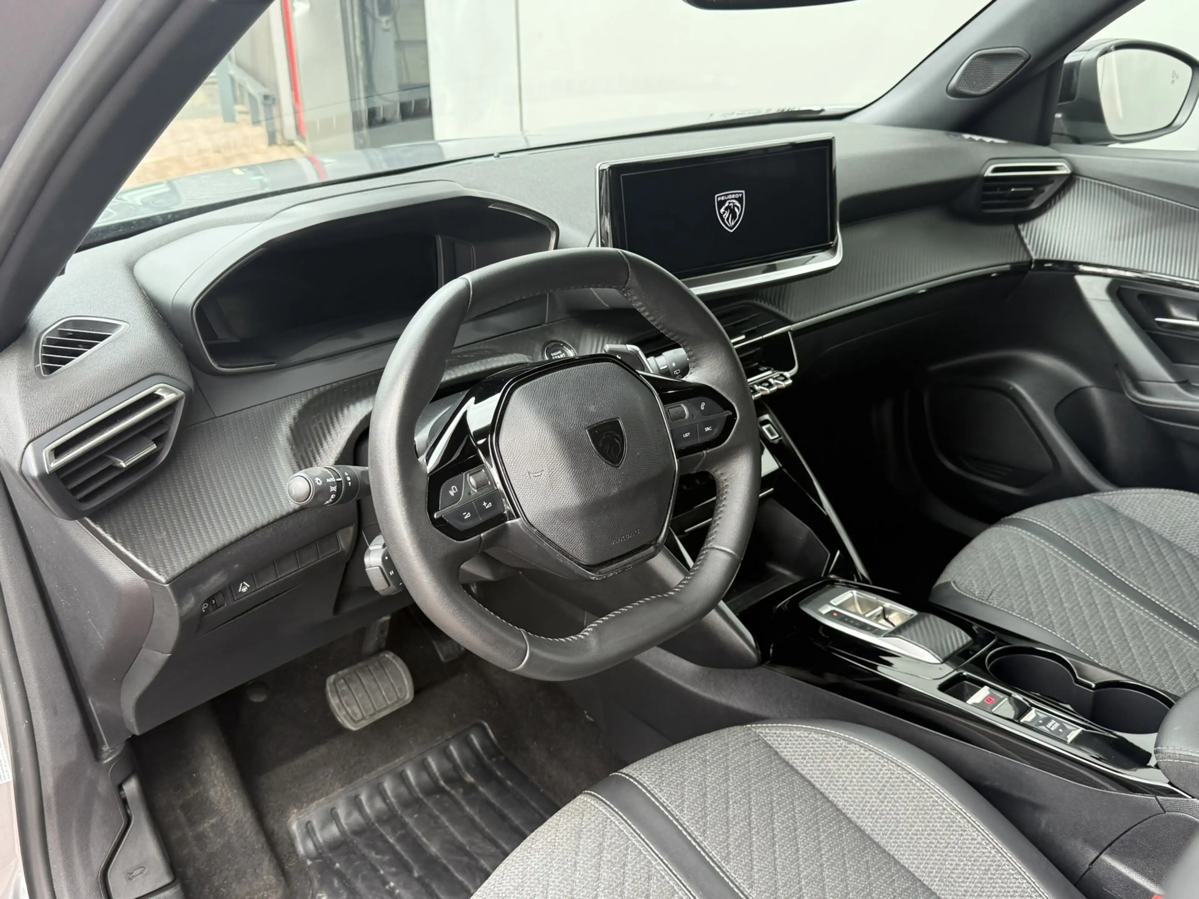 Peugeot 2008 1.2 Hybrid 136 Allure — photo 8