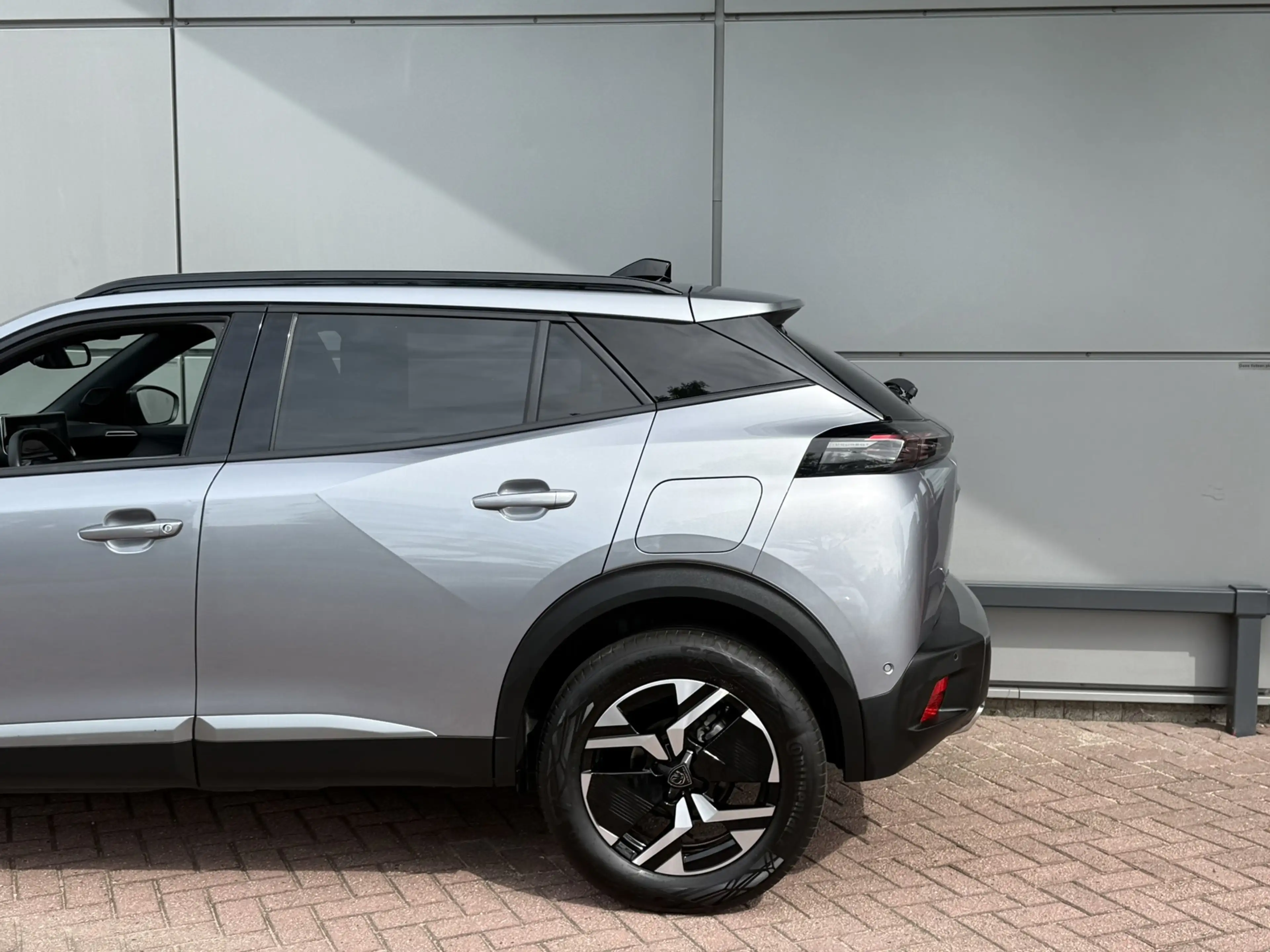 Peugeot 2008 1.2 Hybrid 136 Allure — photo 7