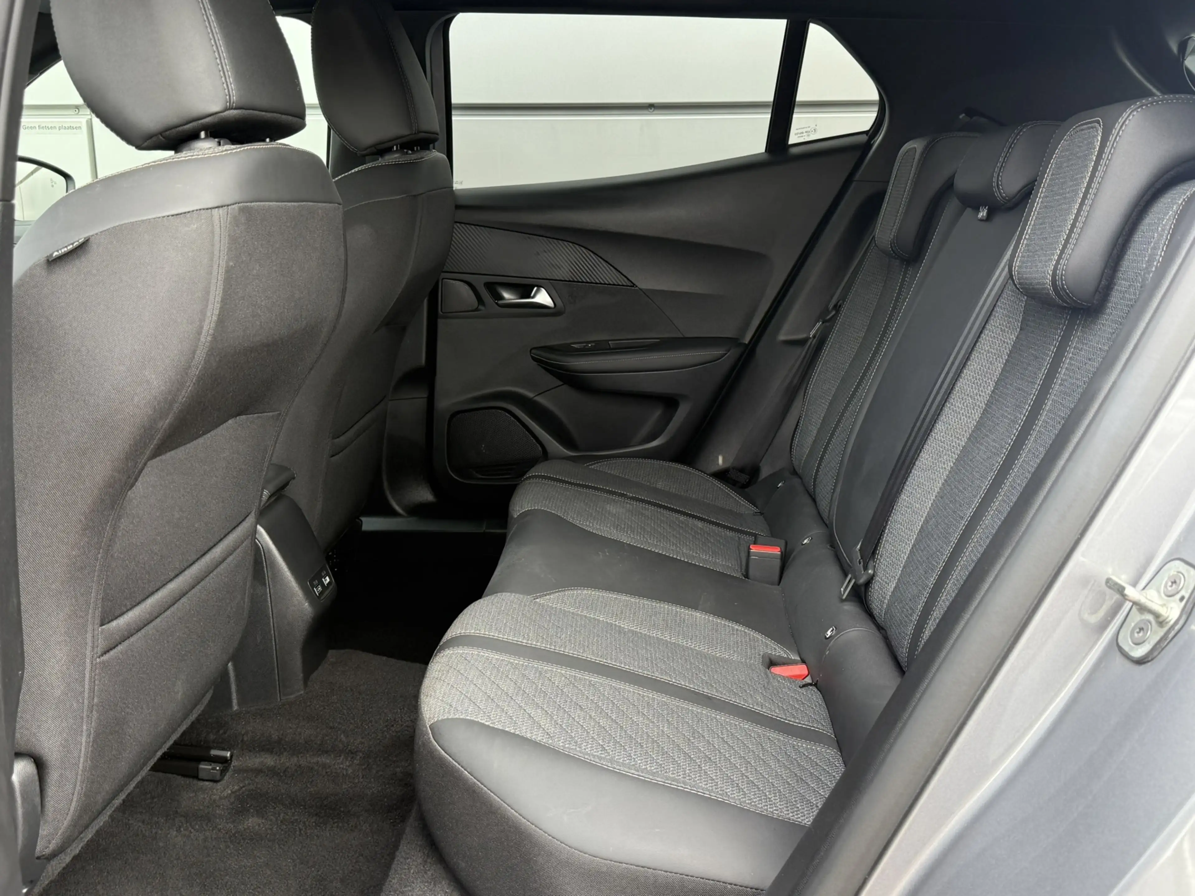Peugeot 2008 1.2 Hybrid 136 Allure — photo 10