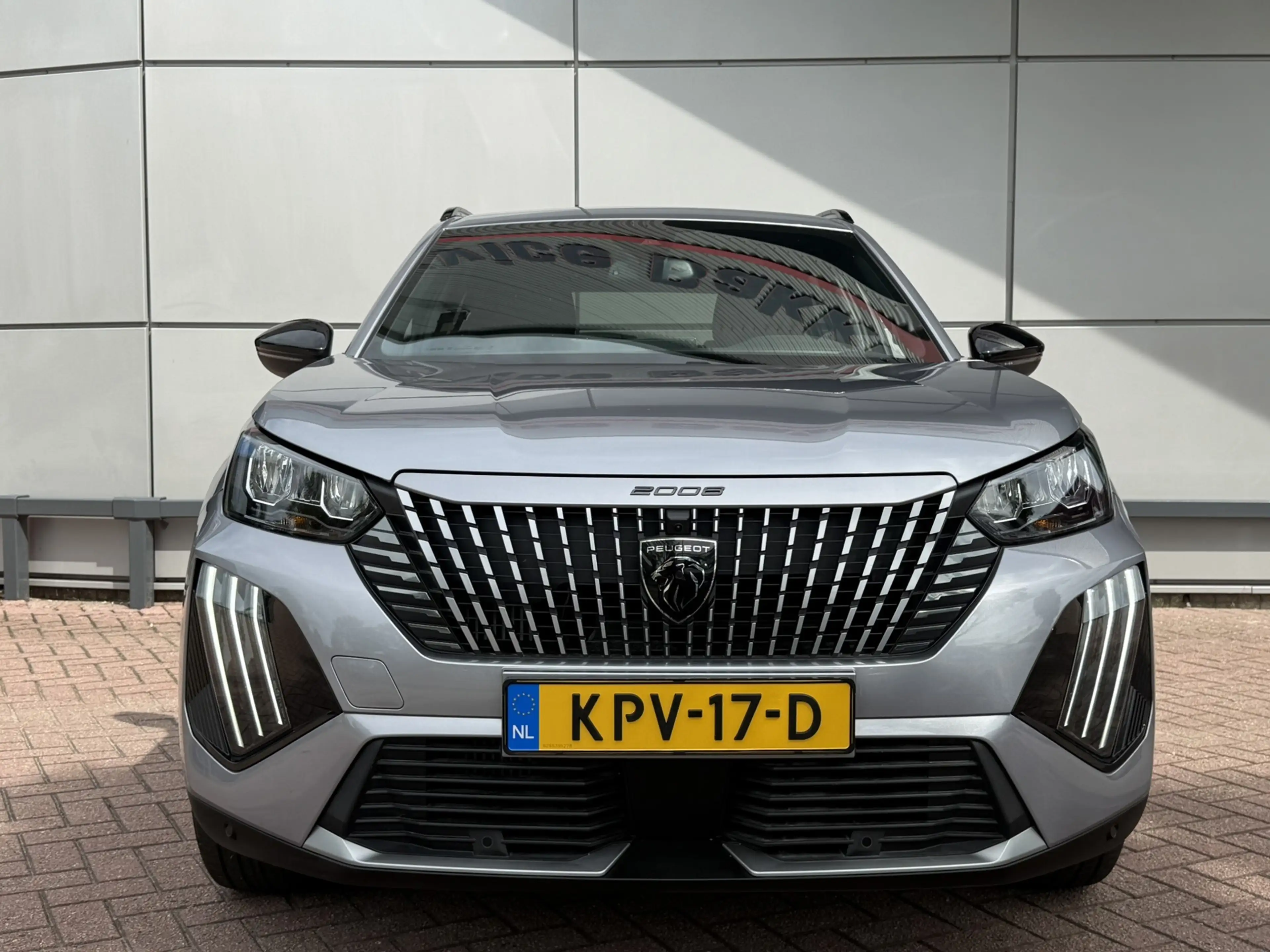 Peugeot 2008 1.2 Hybrid 136 Allure — photo 4