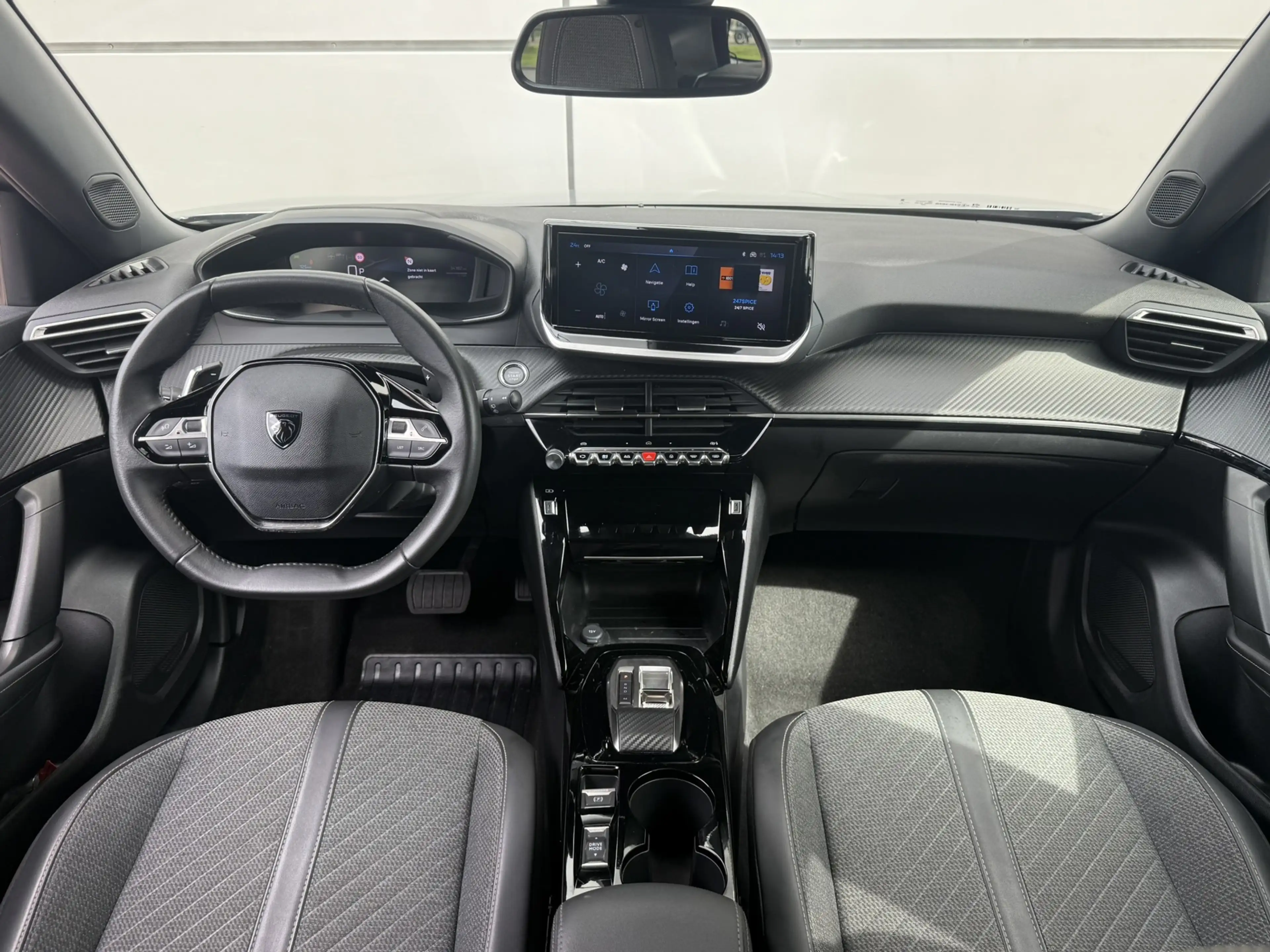 Peugeot 2008 1.2 Hybrid 136 Allure — photo 11