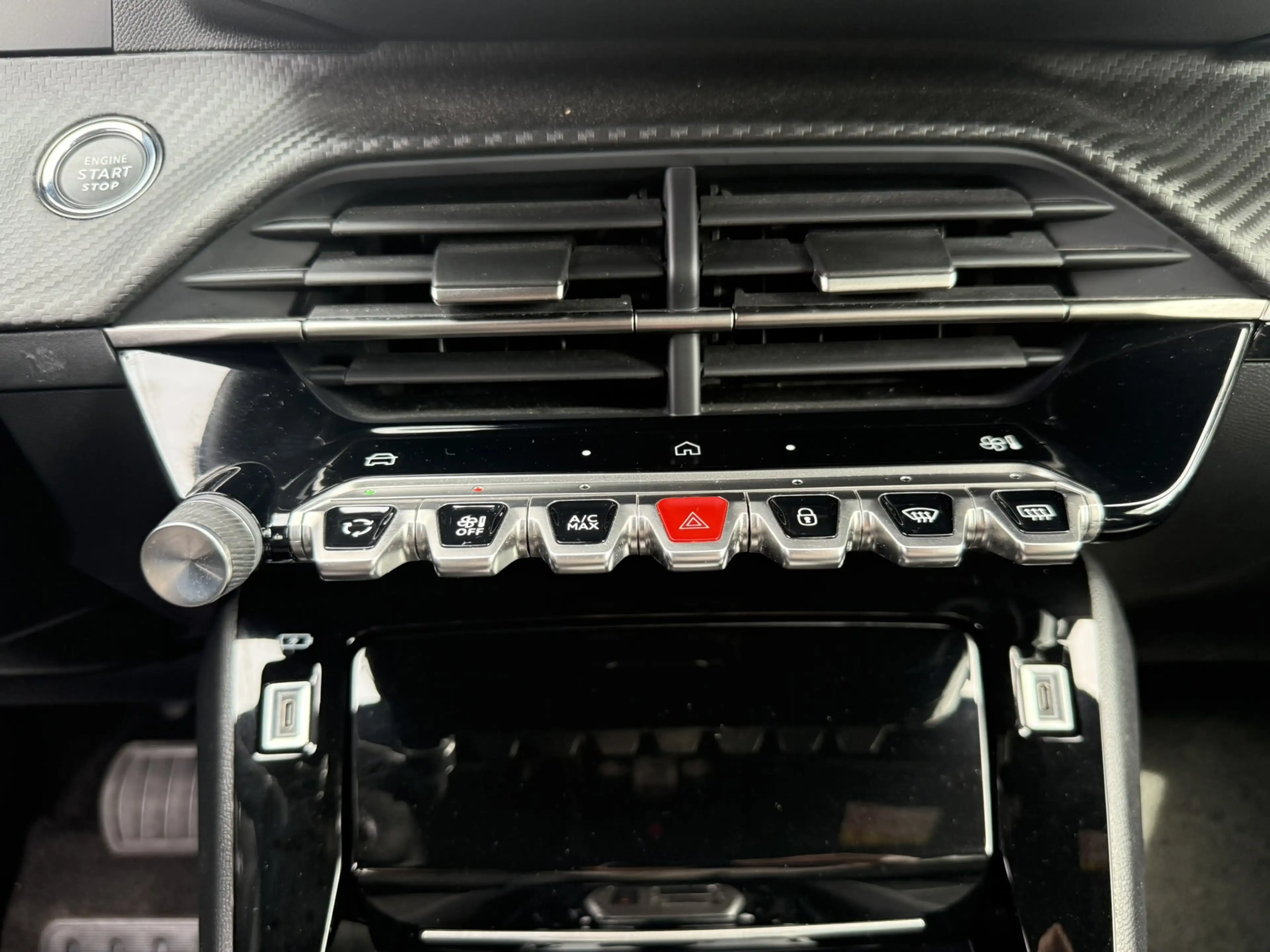 Peugeot 2008 1.2 Hybrid 136 Allure — photo 19