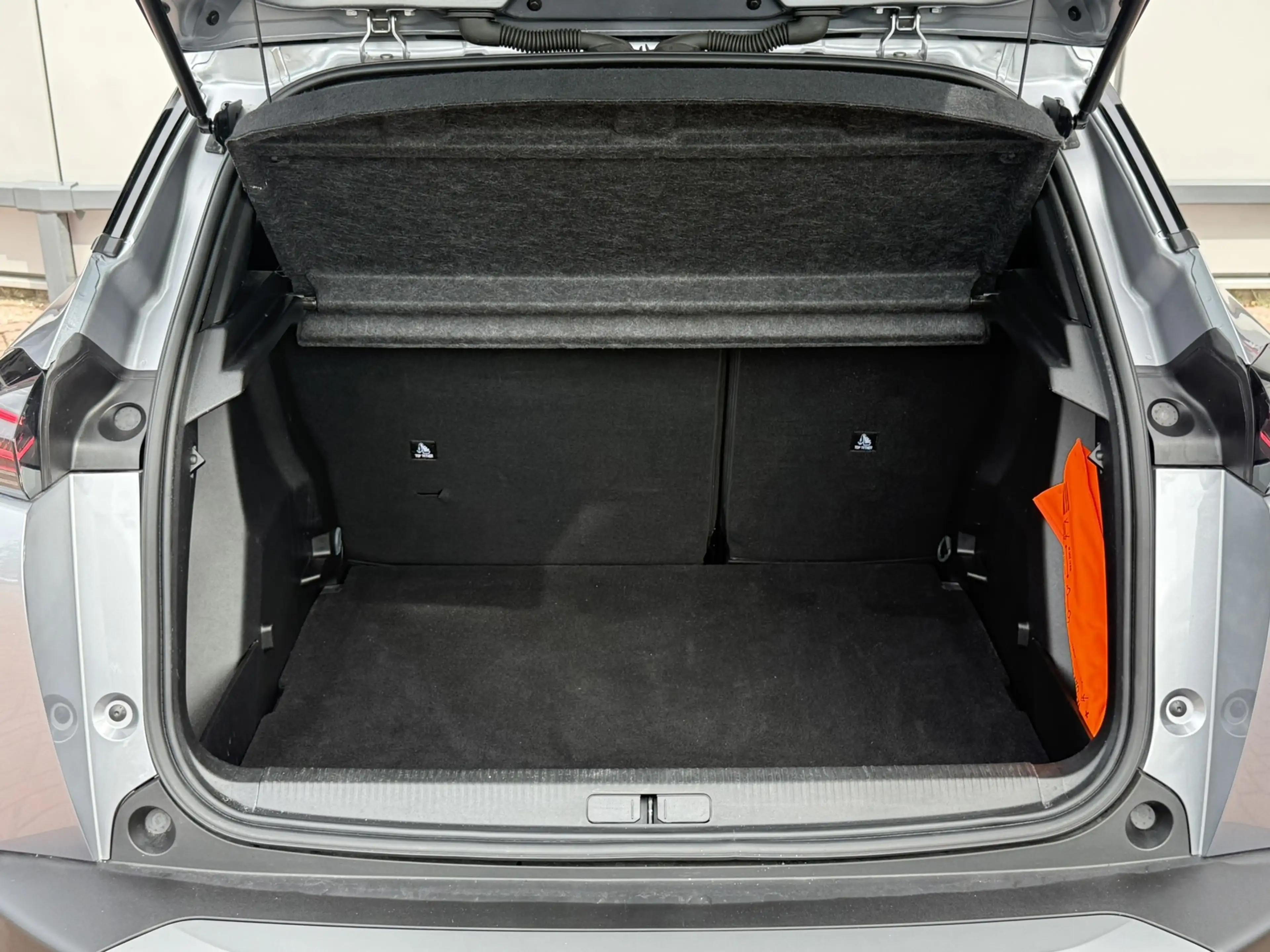 Peugeot 2008 1.2 Hybrid 136 Allure — photo 26