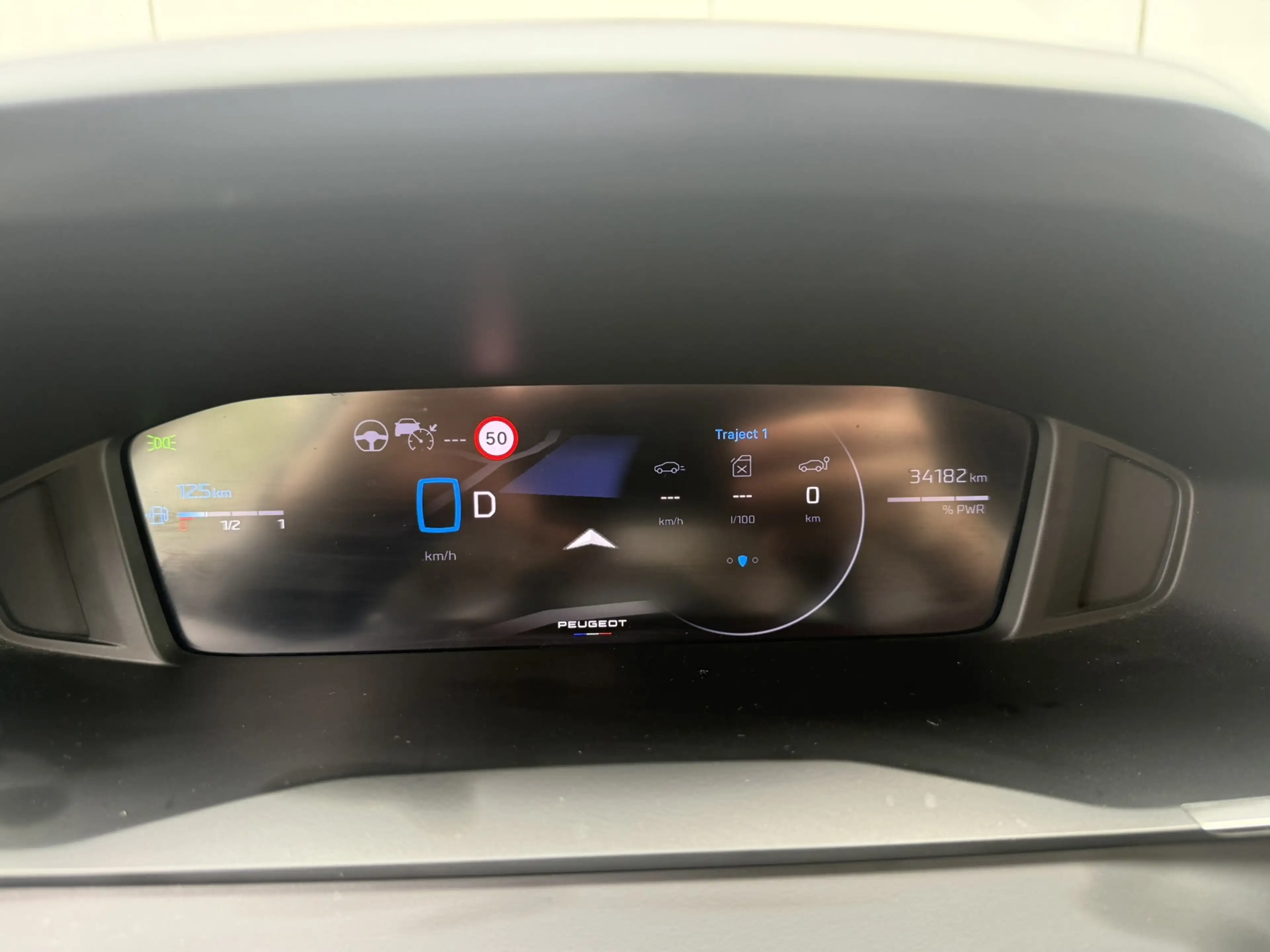 Peugeot 2008 1.2 Hybrid 136 Allure — photo 15
